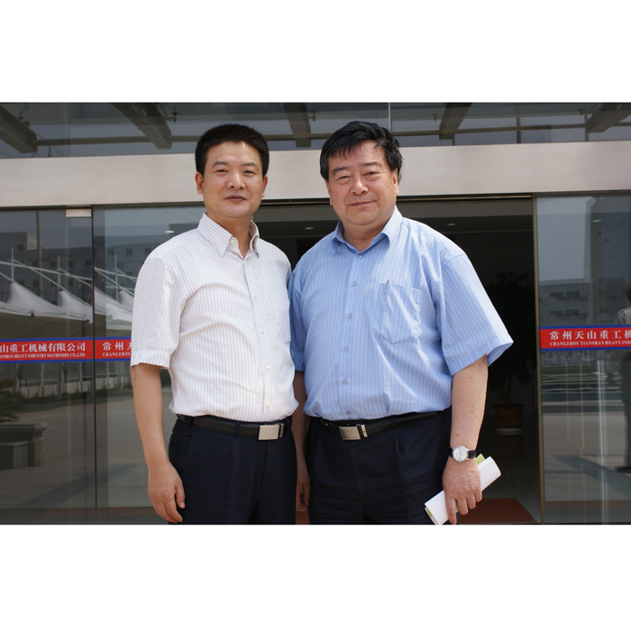 國務(wù)院參事、中國再生能源學(xué)會理事長石定寰考察天山重工